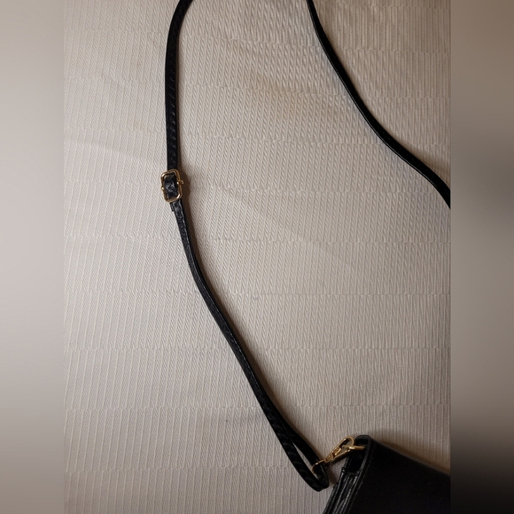 YIK Fung Minimalist Black Clutch Wallet Crossbody Bag - Picture 4 of 13